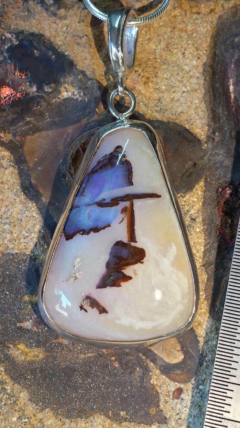 Boulder Opal Mit Versteinerte Holz Anhänger Boulder Opal Mit Versteinerte Holz Anhänger von ownanopal