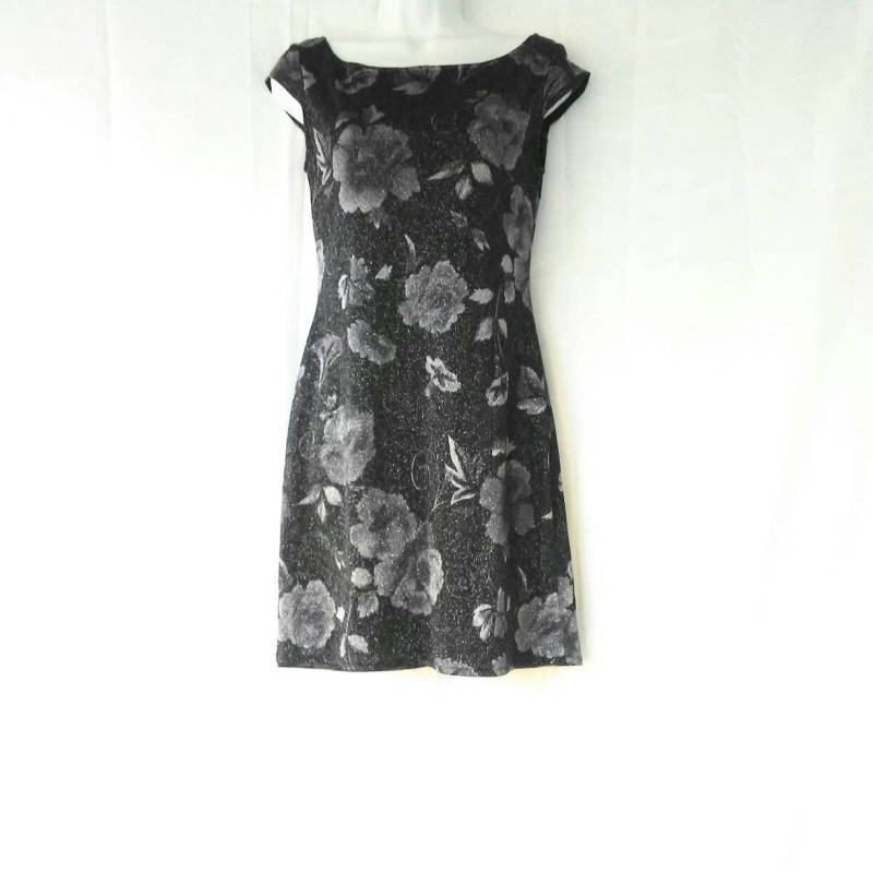 90Er Jahre Dunkel Floral Kleid Funkelnde Glitter Schwarz Rose Print Cap Ärmel von oxNOWorNEVERxo