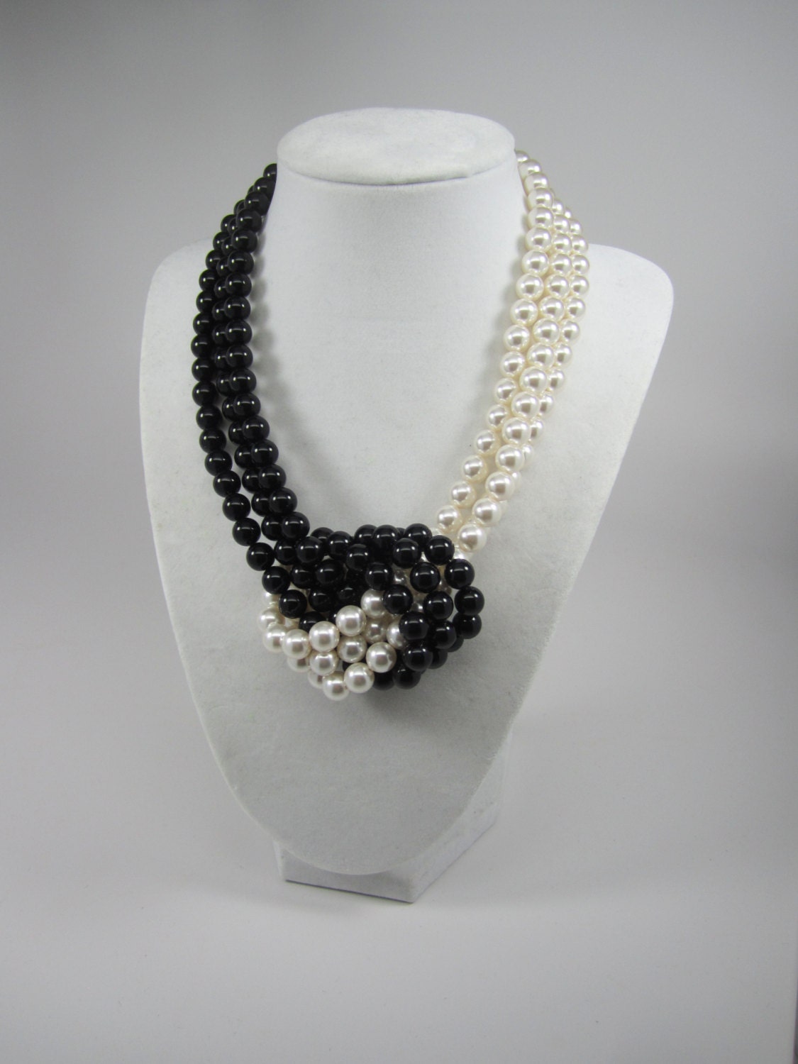 Schwarze Und Weiße Perlenkette Statement Halskette - Weiße Braut Perlen Brautjungfer Geschenk Schwarze Und Weiße Perlenkette Statement Halskette - Weiße Braut Perlen Brautjungfer Geschenk von oxanajewelrydesign
