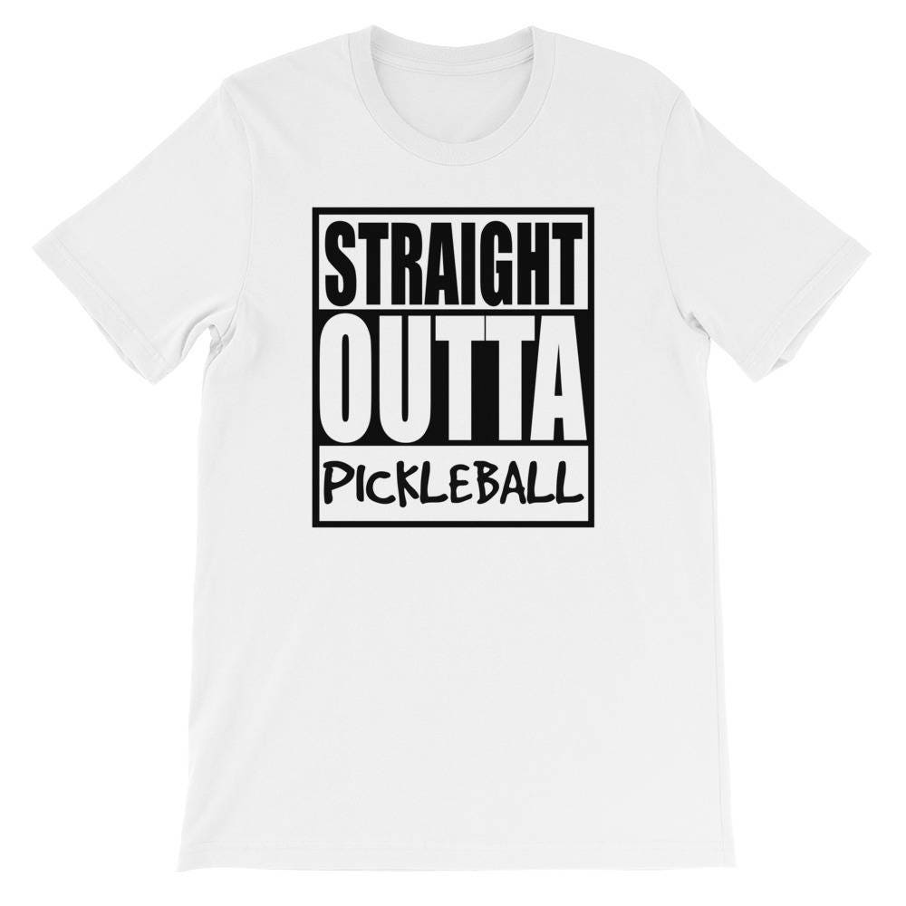 Gerade Outta Pickleball Spaß Schläger Sport Kurzarm Unisex T-Shirt Gerade Outta Pickleball Spaß Schläger Sport Kurzarm Unisex T-Shirt von ozworldwide