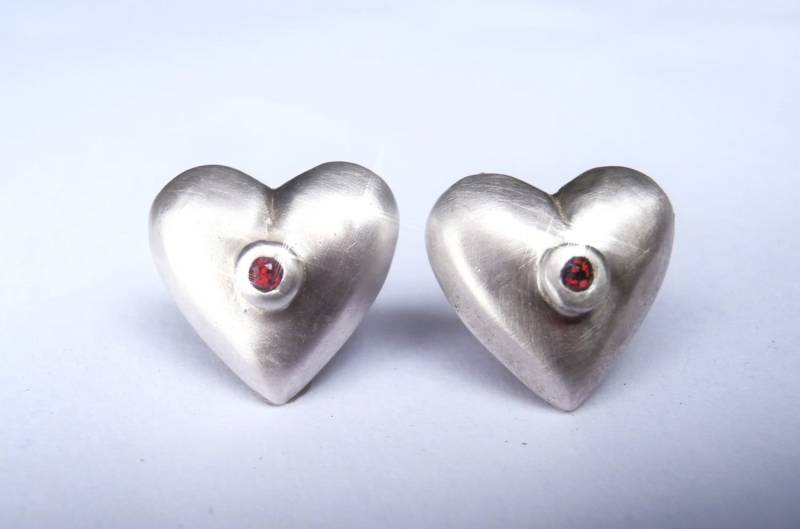 sterling Silber Und Rubin Herz Ohrringe Mit Gravur "Te Quiero' von pablovalencia