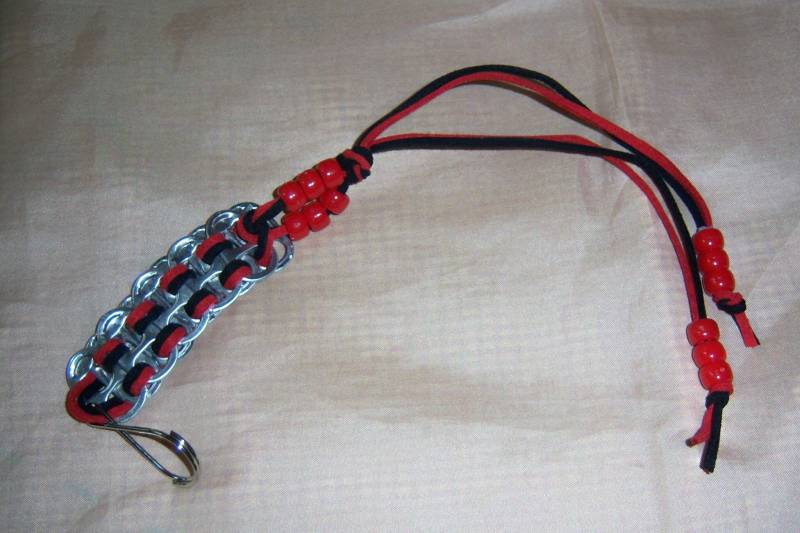 Handgemachte Wildleder Schlüsselanhänger Mit Pop-Dosen-Tabs Handgemachte Wildleder Schlüsselanhänger Mit Pop-Dosen-Tabs von pac44