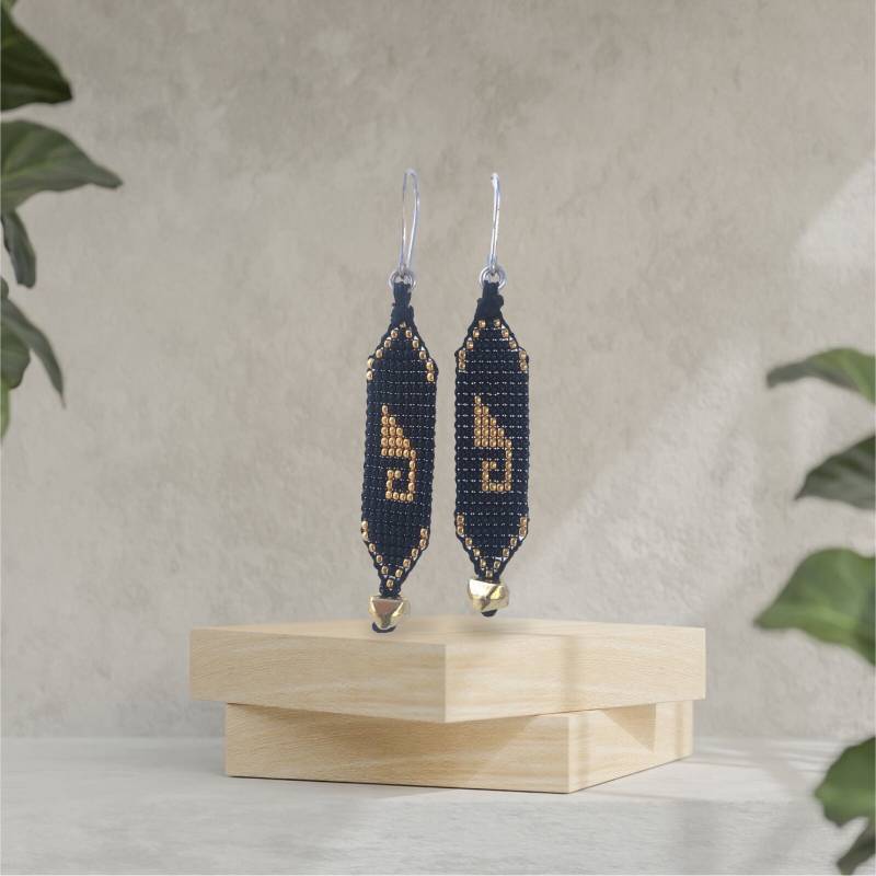 Perlen Greca Ohrringe, Gold Und Schwarz Aus Oaxaca, Mexiko Perlen Greca Ohrringe, Gold Und Schwarz Aus Oaxaca, Mexiko von pachamamanativeart