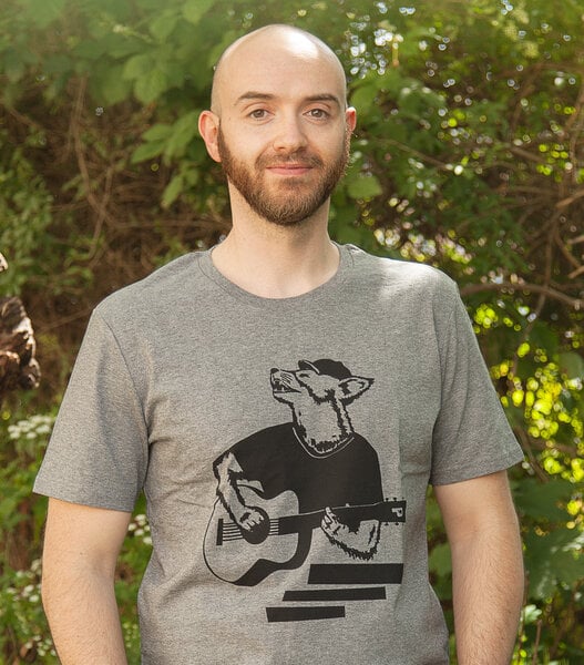 Frank Fuchs mit Gitarre - päfjes Bio Fair Wear Männer/Unisex T-Shirt von päfjes