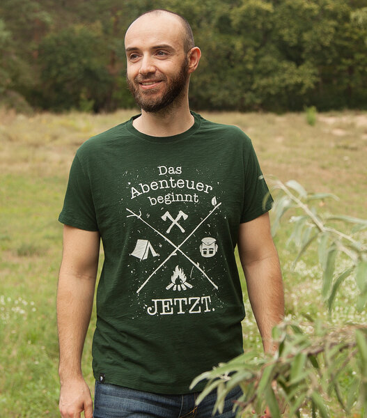 päfjes Das Abenteuer beginnt jetzt. - Fair gehandeltes Bio Männer T-Shirt - Slub Green von päfjes