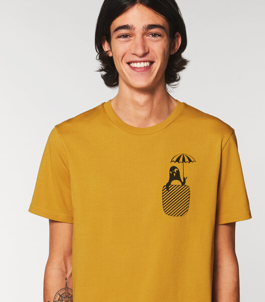 päfjes Pinguin Paul in Brusttasche mit Schirm - Fair Wear Männer Bio T-Shirt von päfjes