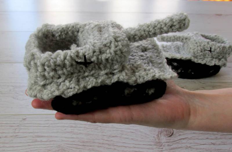 Gehäkelte Panzer Hausschuhe Baby Schuhe, Winter Geschenk von paintcrochet