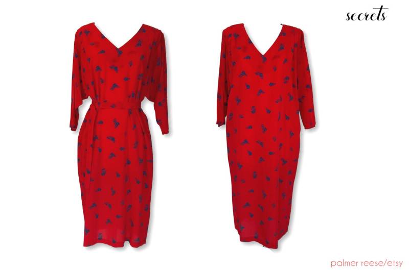 Schöne Vintage Red Blue Graphic Accent 1970"S Dress Von Secrets Mit Dolman Sleeves Matching Belt von palmerreese