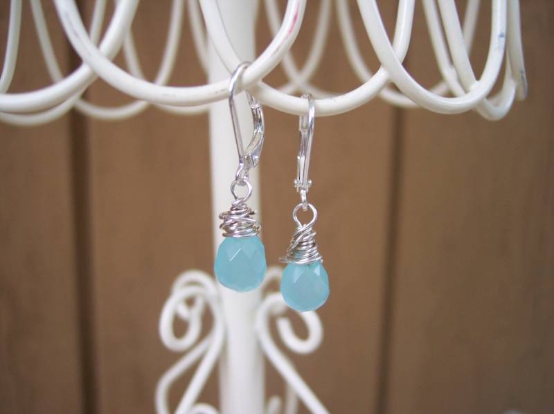 Blau Ere Glasbriolette Leverback Ohrringe von pamshaffer