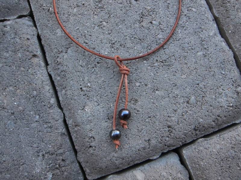 Doppelte Schwarze Perle Und Leder Halskette von pamshaffer