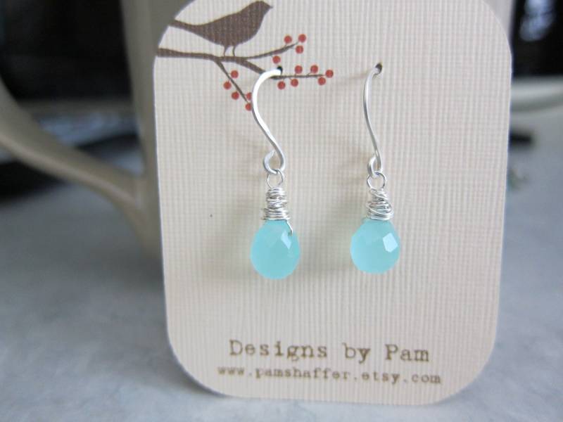 Leichte Blaue Birne Briolette Ohrringe Leichte Blaue Birne Briolette Ohrringe von pamshaffer