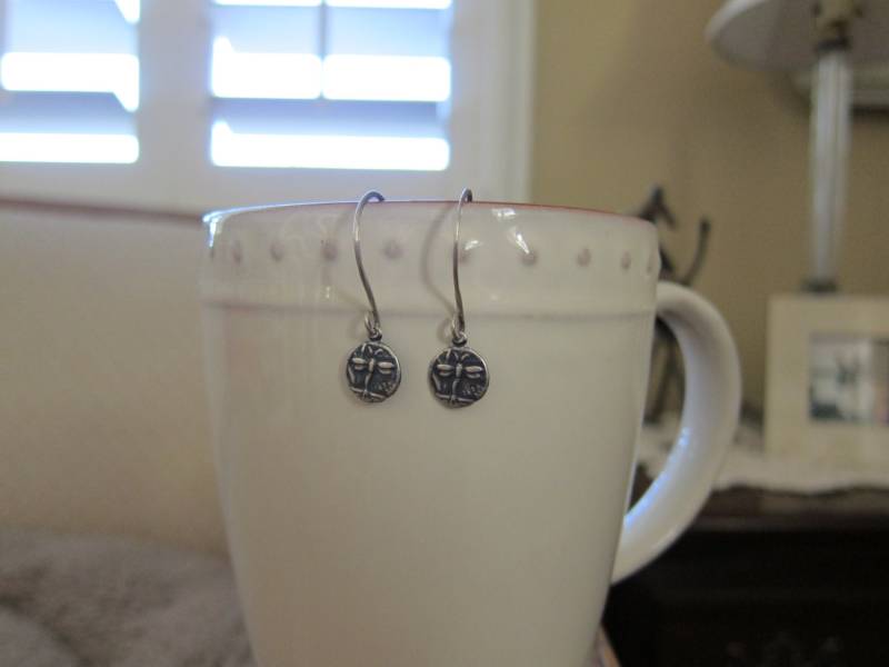 Libelle Charm Antik Silber Ohrringe von pamshaffer