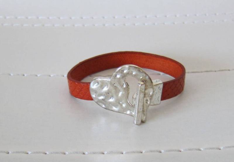 Orange Flach Schlangenleder | 10mm/Silber Herzknebelverschluss von pamshaffer
