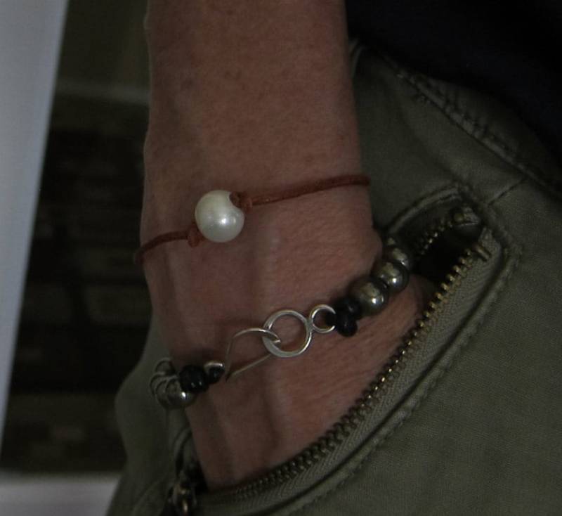 Perle Und Leicht Braunes Leder-Armband von pamshaffer