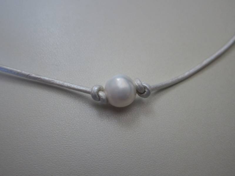 Perle Und Weiß Leder Halsband Halskette von pamshaffer