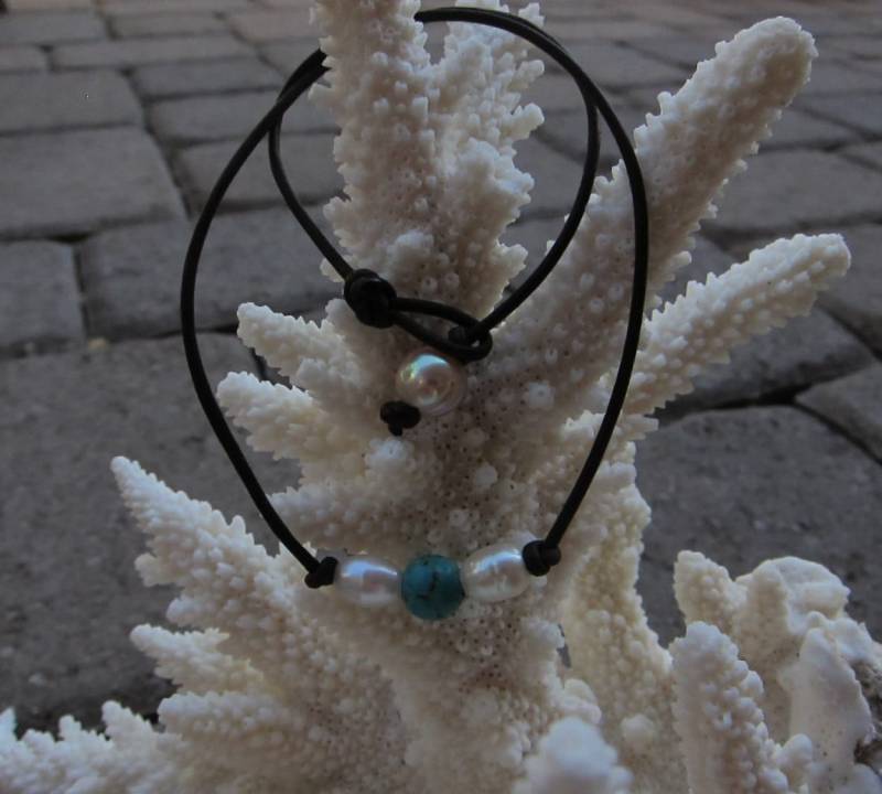 Perlen Mit Türkis Und Dunkelbraun Leder Halsband Halskette von pamshaffer