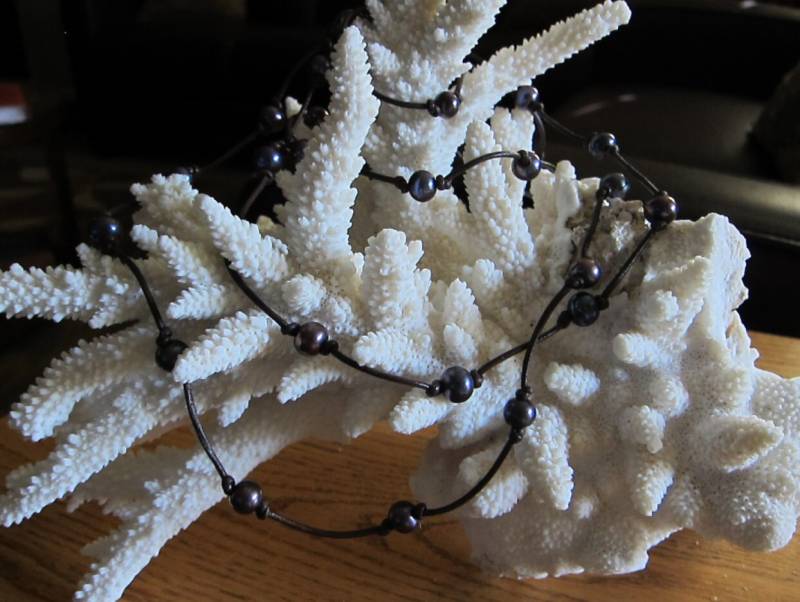 Pfau Perle Und Dunkel-Braunem Leder-Halskette Oder Armband von pamshaffer