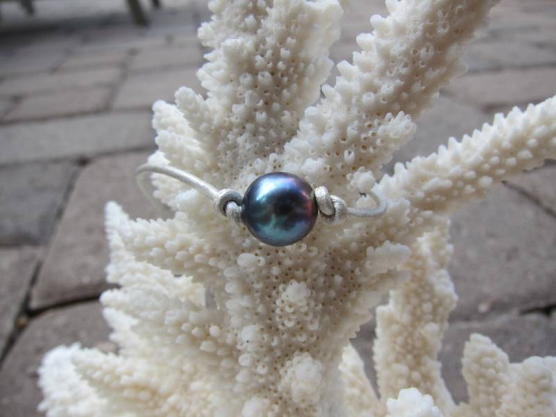 Pfau Perle Und Weißes Leder Halsband Halskette von pamshaffer