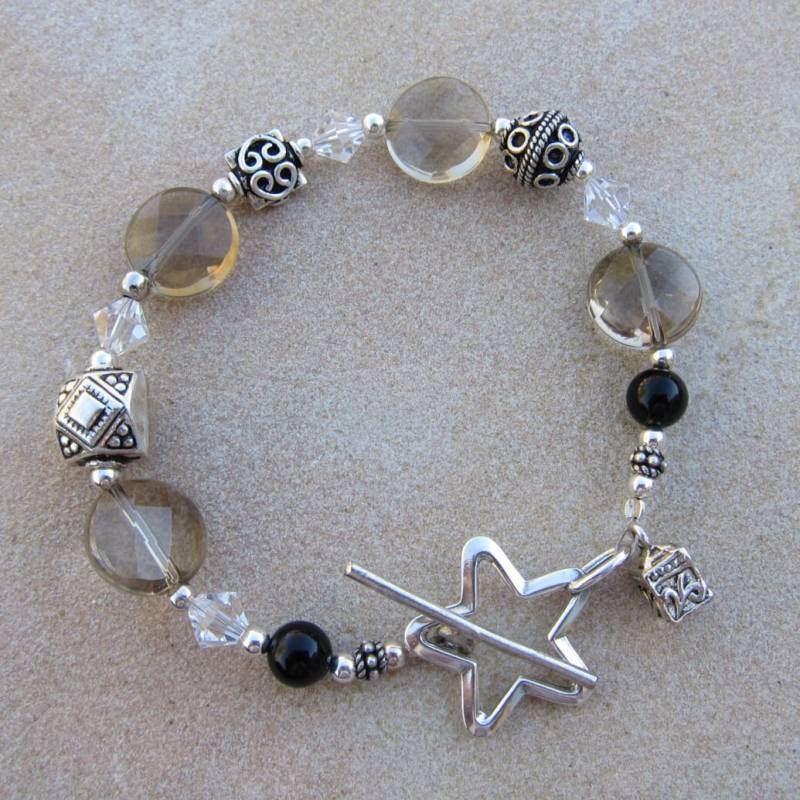 Rauchige Quarz, Schwarzer Onyx, Swarovski-Kristalle Und Sterling Bali Perlen Armband von pamshaffer