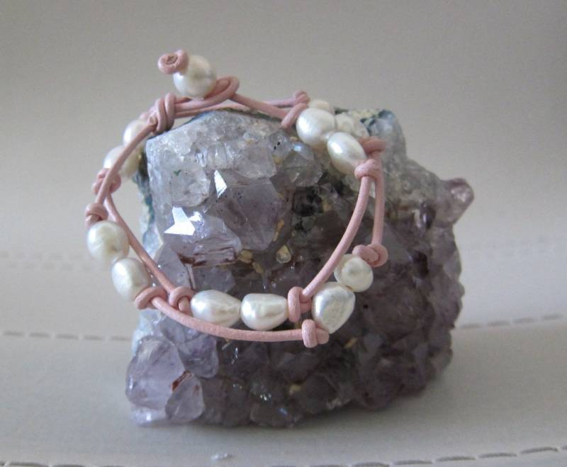 Rosa Leder Doppel Wickeln Armband Mit Süßwasserperlen von pamshaffer