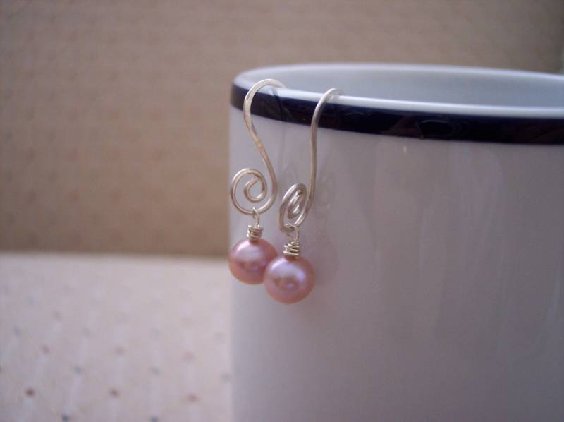 Rosa Süßwasser Perlen Ohrringe Rosa Süßwasser Perlen Ohrringe von pamshaffer