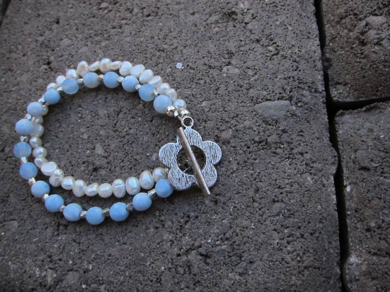 Süßwasser-Perlen & Blauen Dunst Achat-Doppelstrang-Armband von pamshaffer