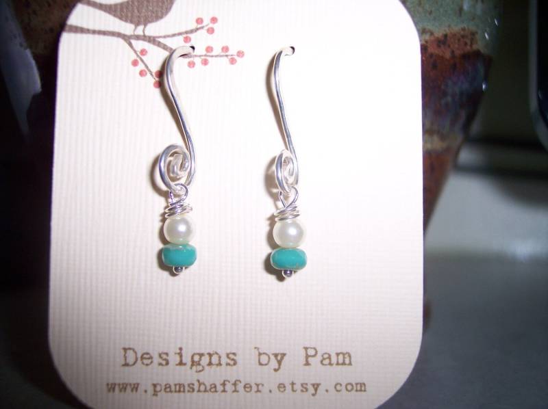 Zierliche Perle Und Chech Glas Tropfen Ohrringe von pamshaffer