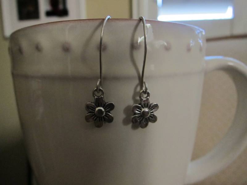 sterling Silber Kleine Gänseblümchen Ohrringe von pamshaffer