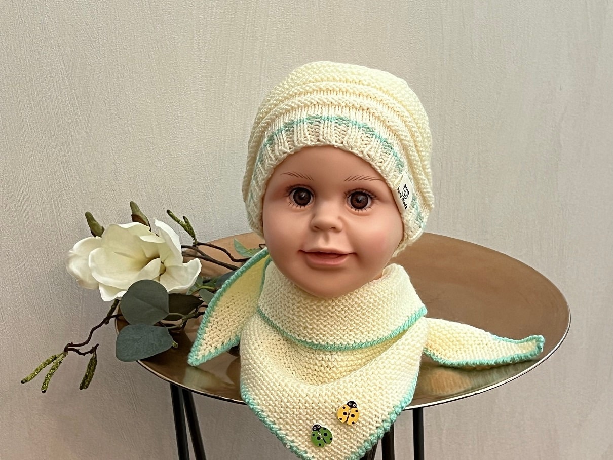 Baby-Garnitur ... Mützchen + Dreieckschal von paperandmorevonUte