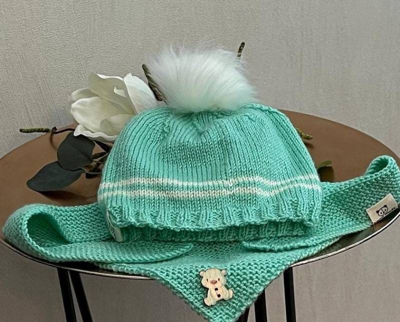 Baby-Garnitur ... Mütze + Dreieckschal von paperandmorevonUte