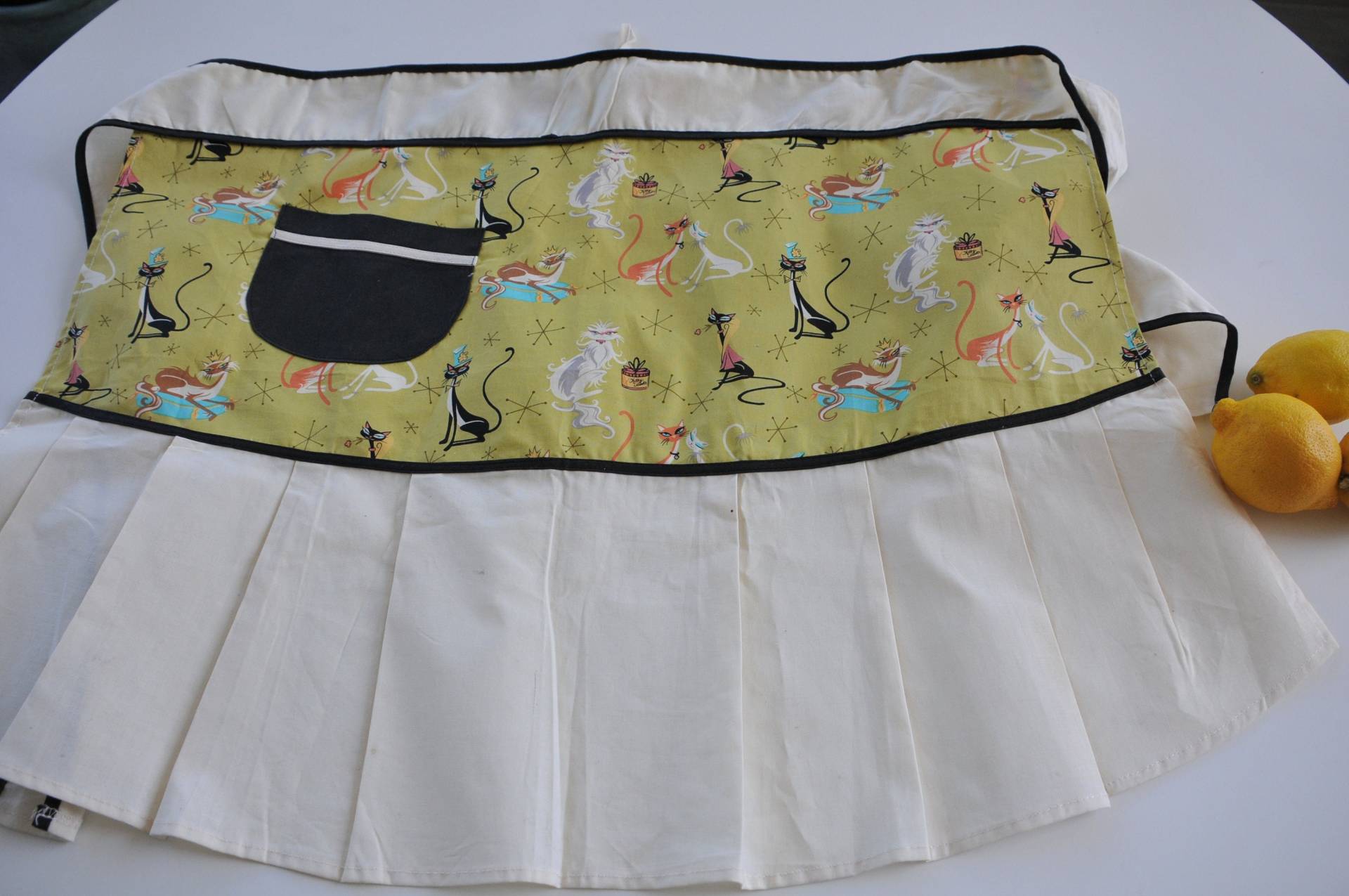 Retro-stil Katzen-Schürze von papercottonwood