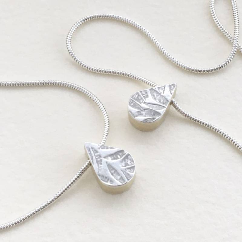 Silber "Tear-Drop' Anhänger von papermetal