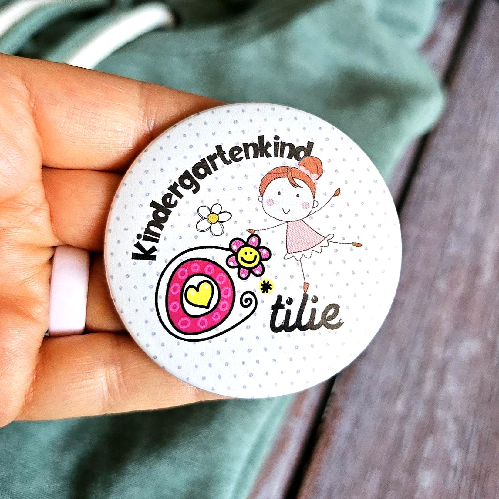 Button Zum Kindergartenstart Personalisiert Mit Namen - Für Die Kindergartentasche Oder Jacke Geschenk Den Button Zum Kindergartenstart Personalisiert Mit Namen - Für Die Kindergartentasche Oder Jacke Geschenk Den von papierzauberhaft