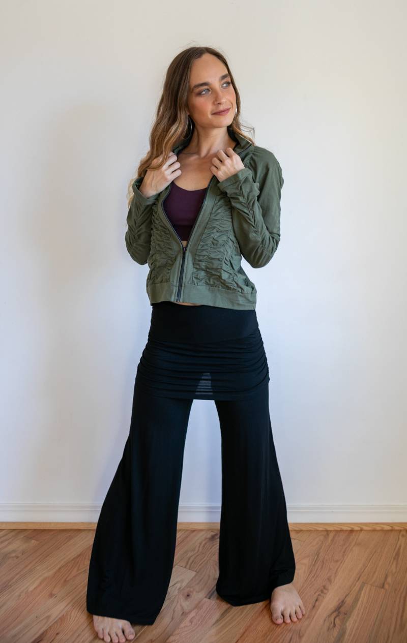 Mrs. Peacock Geraffte Zip Front Jacke Olive von paramitadesign