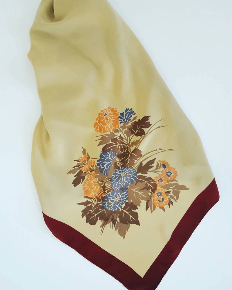 Vintage Schal Aus Reiner Seide von passatosetoso