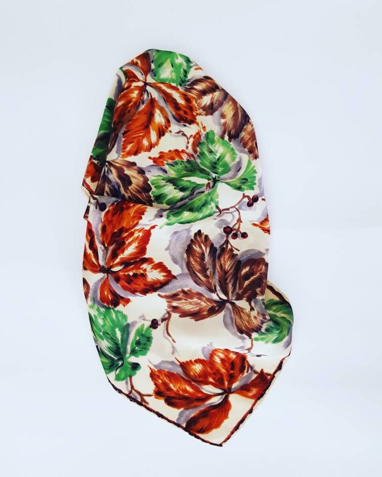 Vintage Taschentuch Aus Reiner Glänzender Seide von passatosetoso