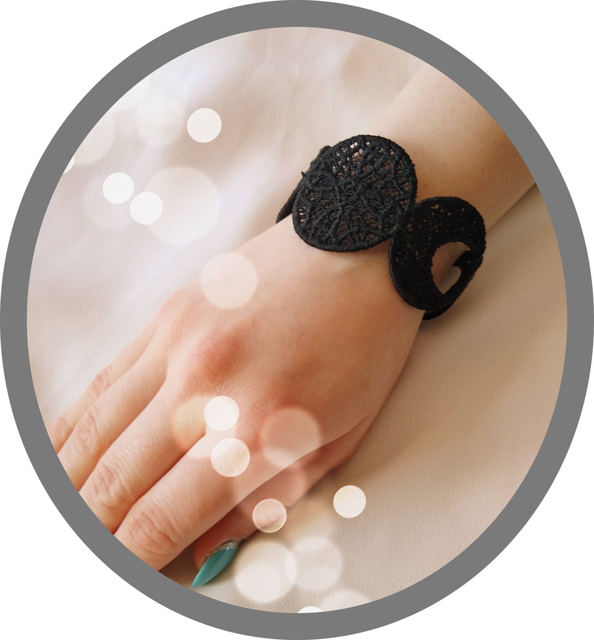 Armband Aus Spitze Handgemacht "Mondphasen" von patchanddressBerlin