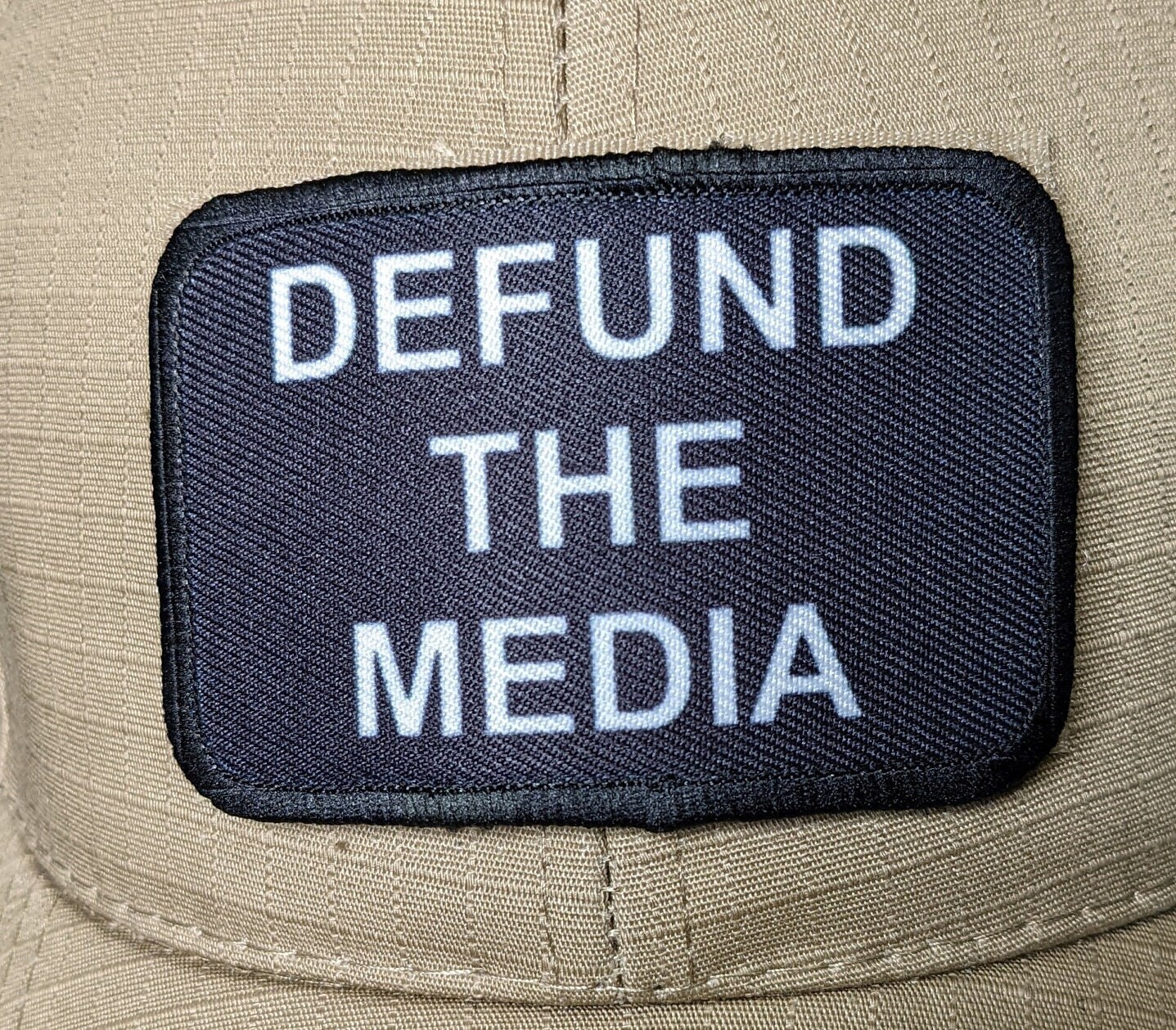 Defund The Media Meme Lustiger 2 "x3" Kampfmoral Patch Mit Klettverschluss Auf Der Rückseite von patchesNplates