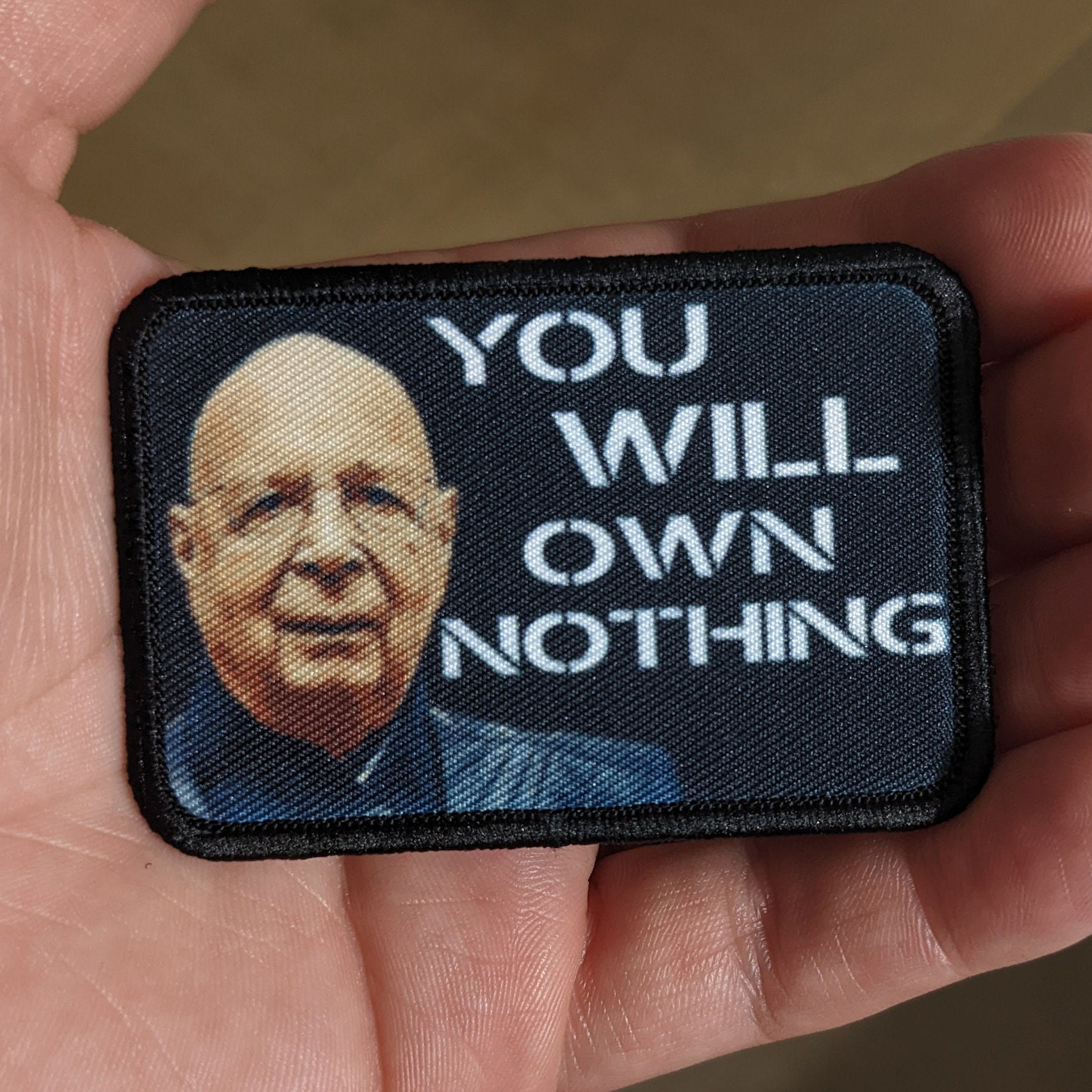 Klaus Schwab You Will Besitzt Nichts 2"x3" Kampfmoral Patch Mit Klettverschluss Auf Der Rückseite." von patchesNplates