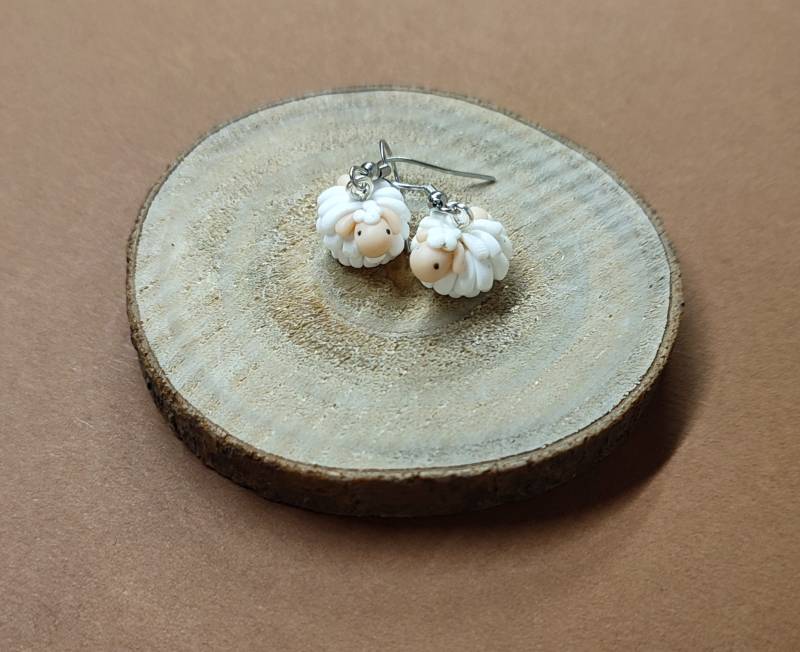 Weiße Schaf-Ohrringe Weiße Schaf-Ohrringe von pateettics