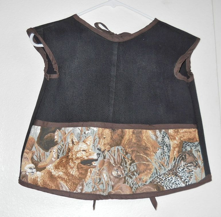 Schwarzer Recycelter Jeansstoff Mit Wolf, Hase, Bär Usw. Ein Kind Wird Diese Wildtier-Schürze Lieben. Tolles Geschenk von patscrafts