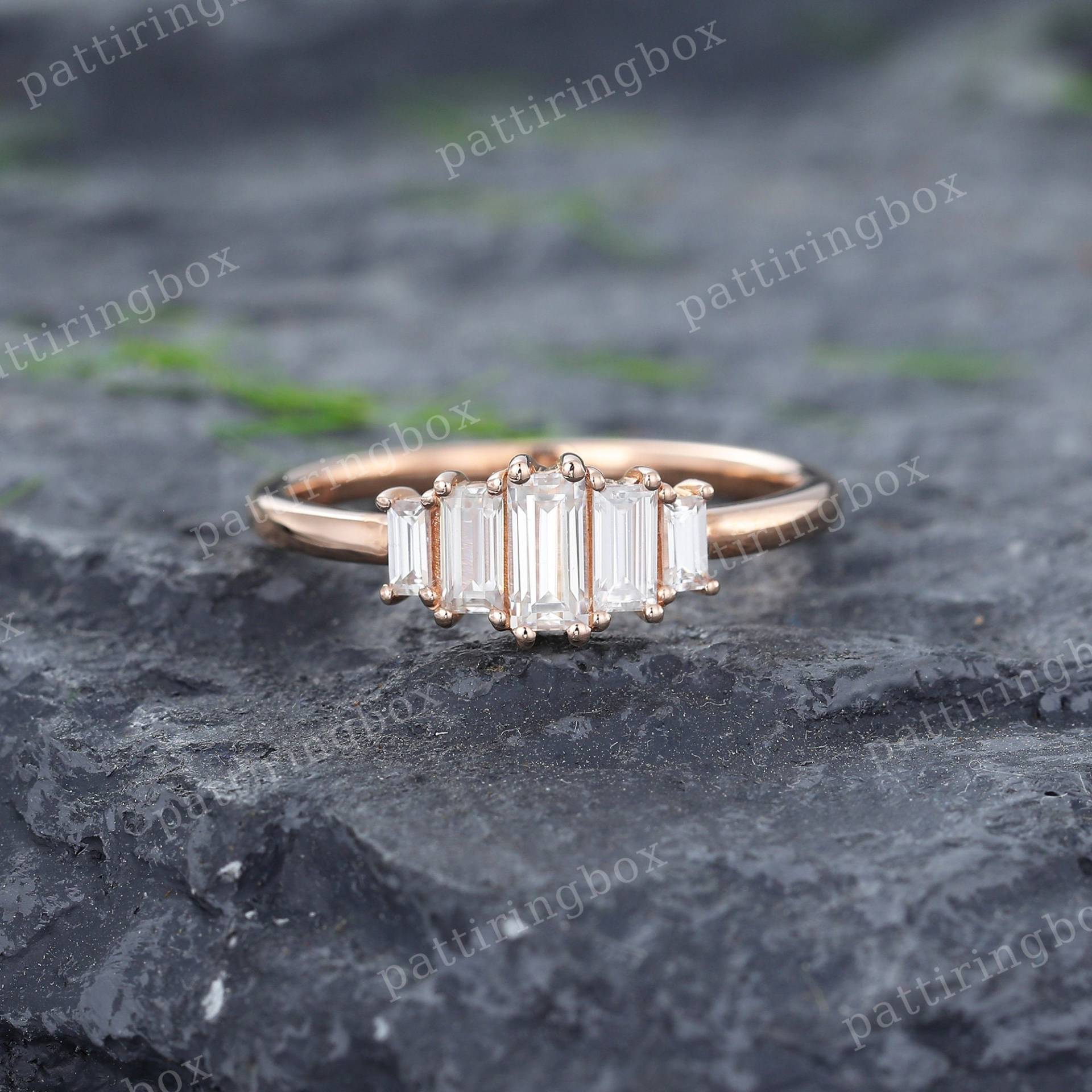 Baguette Moissanite Verlobungsring Rose Gold Vintage Einzigartige Diamant Art Deco Ring Hochzeit Braut Versprechen Jahrestag Ring von pattiringbox