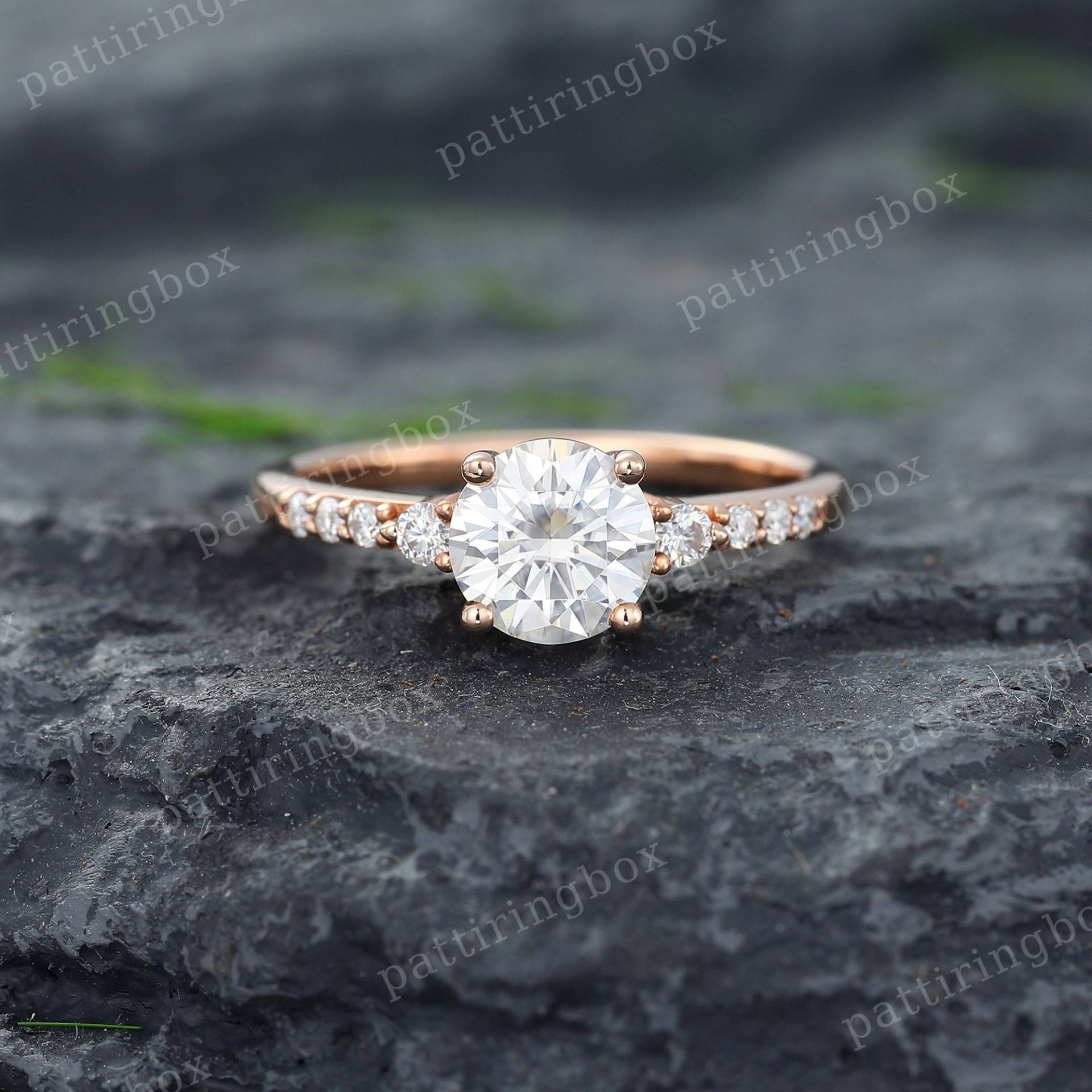 Einzigartige Rose Gold Moissanite Verlobungsring Vintage Diamant Pave Ring Hochzeit Braut Jahrestag Versprechen Geschenk Für Frauen Einzigartige Rose Gold Moissanite Verlobungsring Vintage Diamant Pave Ring Hochzeit Braut Jahrestag Versprechen Geschenk Für Frauen von pattiringbox