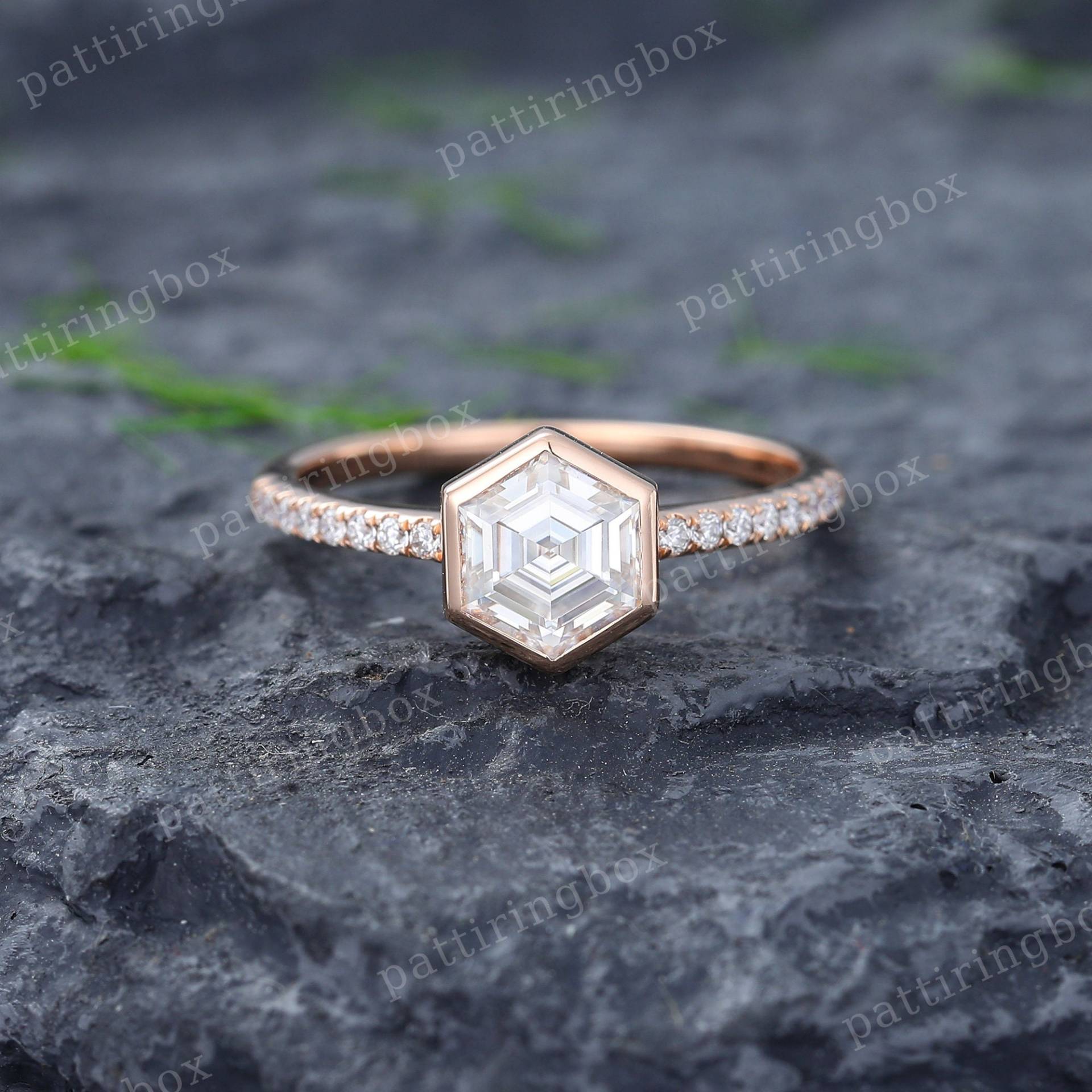 Hexagon Cut Moissanite Verlobungsring Rose Gold Vintage Diamant Half Eternity Pave Ring Bezel Hochzeit Jahrestag Ring von pattiringbox