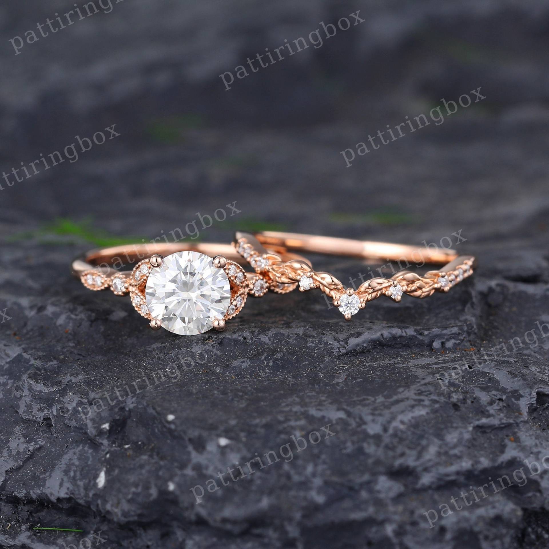 Moissanite Engagement Ring Set Rose Gold Vintage Bridal Diamond Milgrain Wedding Curved Anniversary Promise von pattiringbox