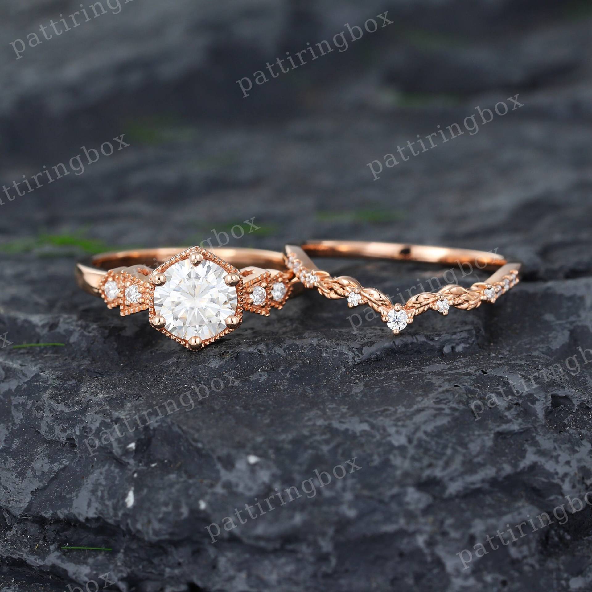 Moissanite Verlobungsring Set Vintage Einzigartige Rose Gold Braut Filigrane Milgrain Diamant Ehering Jubiläumsring Geschenk Für Sie von pattiringbox