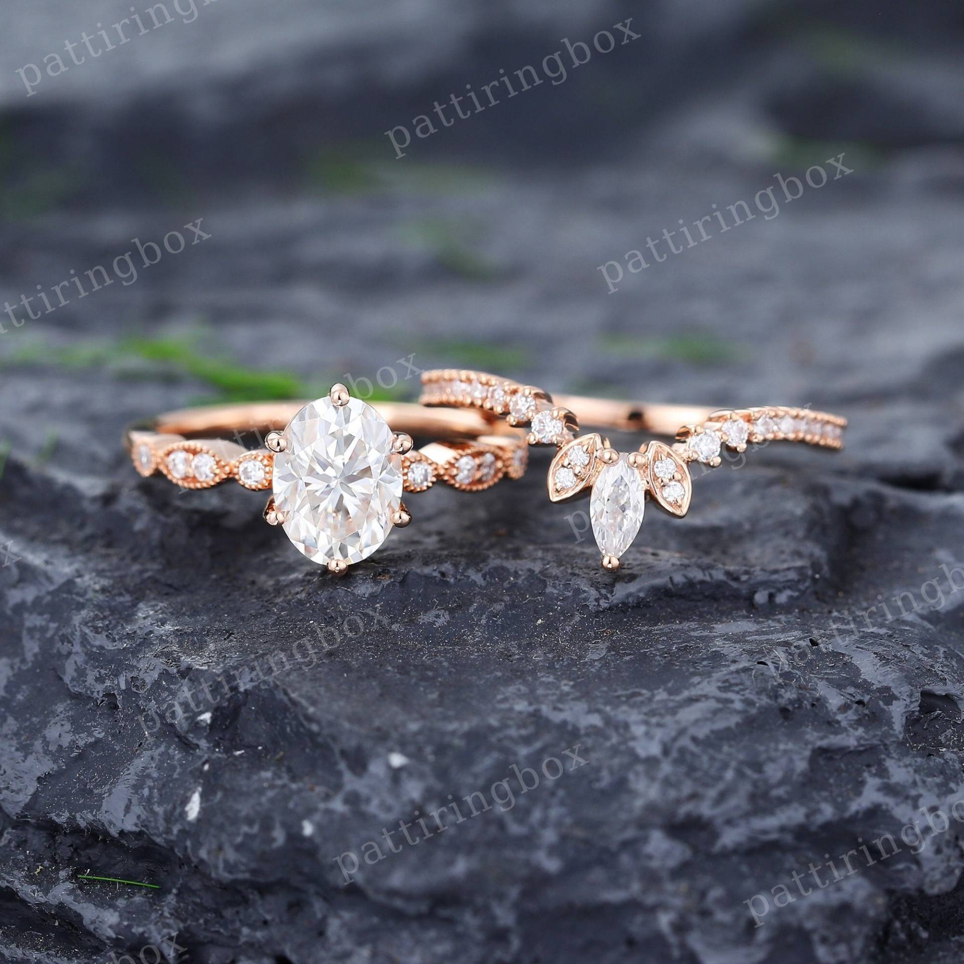 Ovaler Moissanite Verlobungsring Set Einzigartiger Rose Gold Marquise Diamant Cluster Ring Vintage Milgrain Brautring Jubiläum Versprechen Ring von pattiringbox