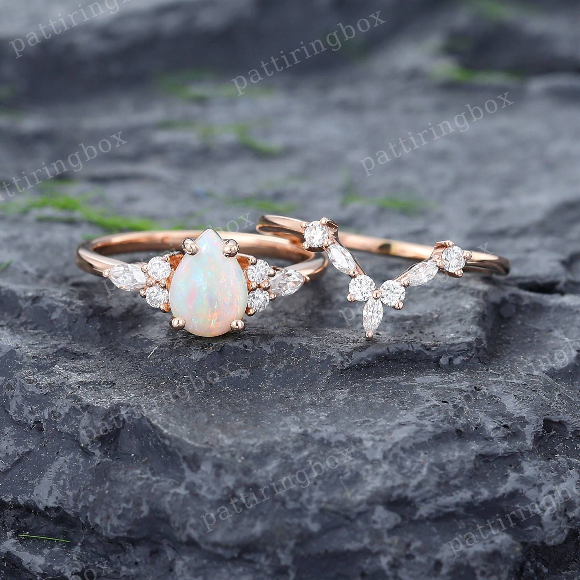 Birnen-Opal-Verlobungsring-Set Vintage-Rosengold-Verlobungsring Marquise-Diamant-Cluster-Ring Einzigartiger Brautjubiläum Versprechensring-Set Birnen-Opal-Verlobungsring-Set Vintage-Rosengold-Verlobungsring Marquise-Diamant-Cluster-Ring Einzigartiger Brautjubiläum Versprechensring-Set von pattiringbox