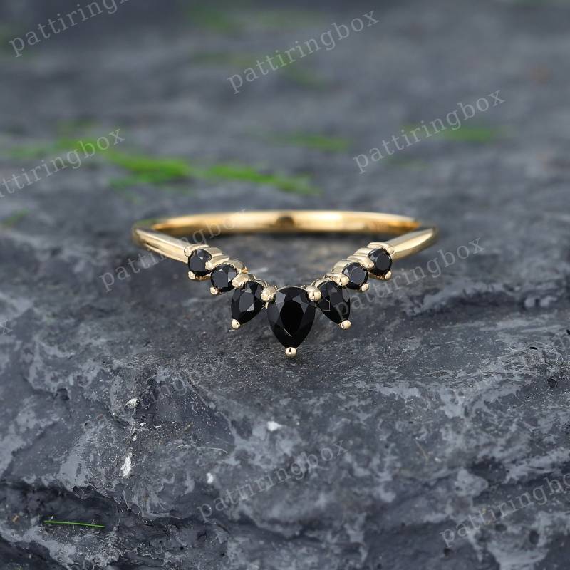 Schwarzer Onyx Ehering Unikat Pear Gelb Gold Gebogener Art Deco Passender Stacking Band Vintage Braut Versprechen Ring Für Frauen von pattiringbox