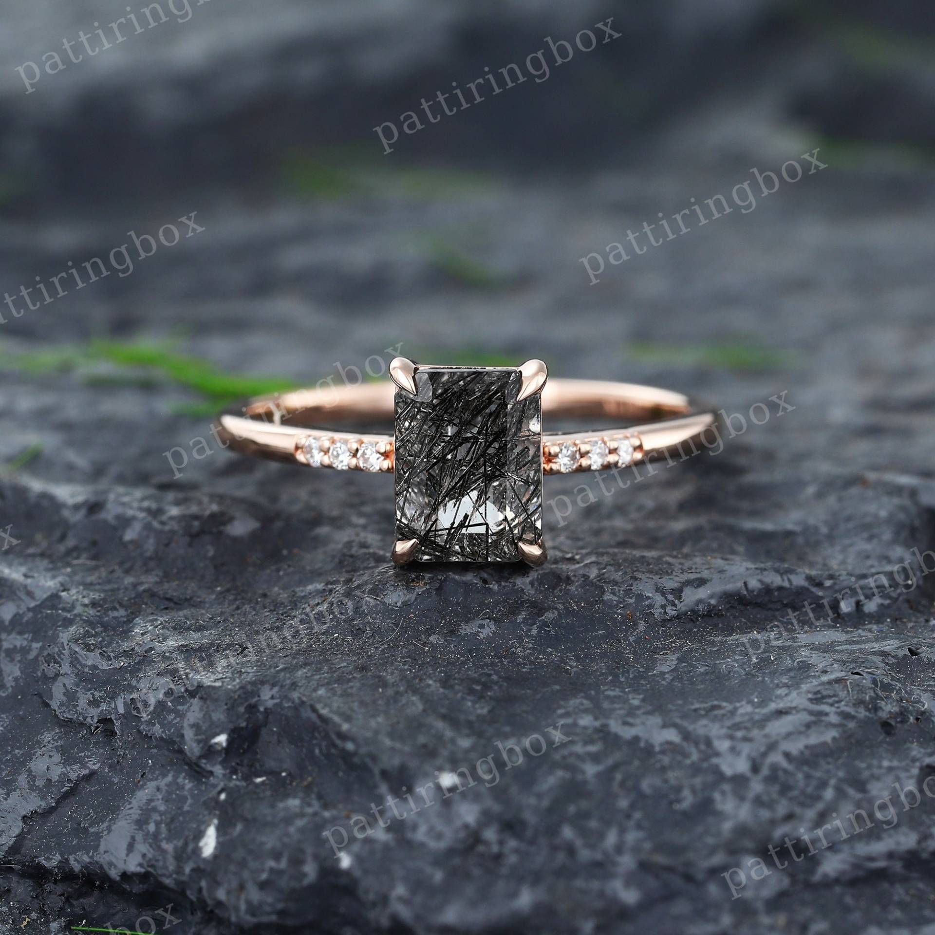 Smaragdschliff Schwarz Rutilquarz Verlobungsring Einzigartiger Rose Gold Quarz Ring Diamant Micro Pave Jubiläum Versprechen Für Sie von pattiringbox